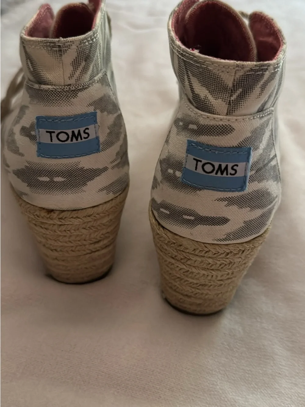 TOMS Women's Gray Camo Canvas Lace-Up Wedge Shoes